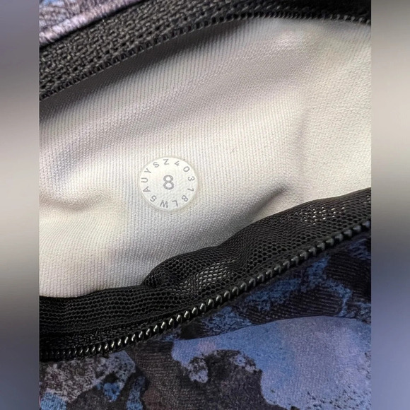 Lululemon Speed Up Tight in Screen Camo Multi blue/black Size 8 - Picture 9 of 9